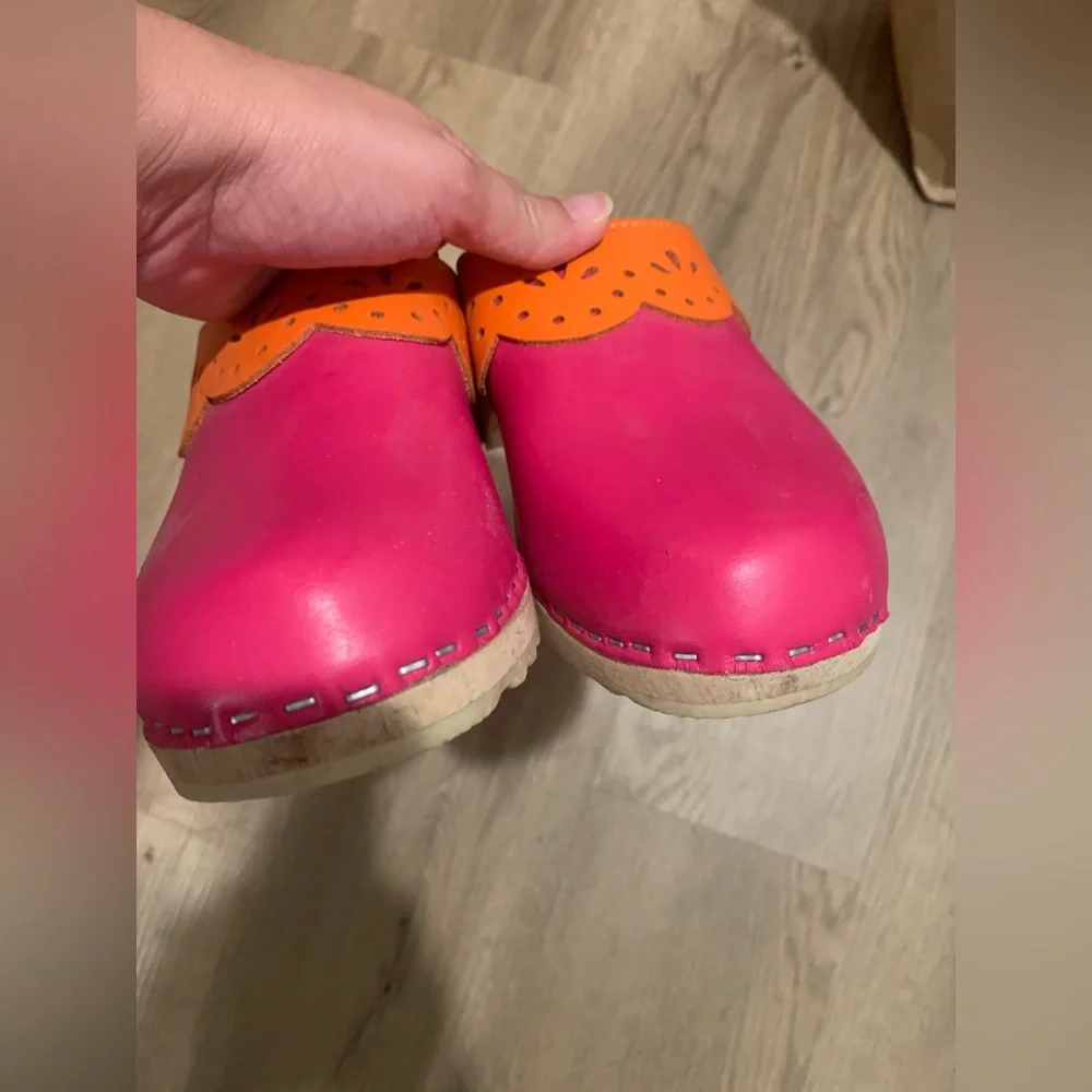 NWOB Hanna Andersson Pink+ orange leather clogs lace cut detail size 7/37 - Picture 2 of 9